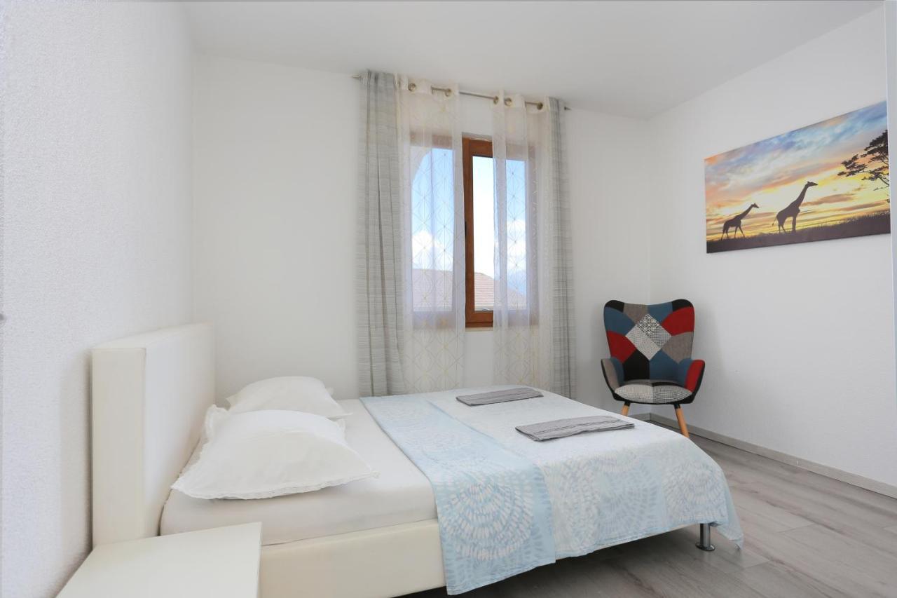 Apartments With A Parking Space Mastrinka, Ciovo - 4324 Trogir Kültér fotó